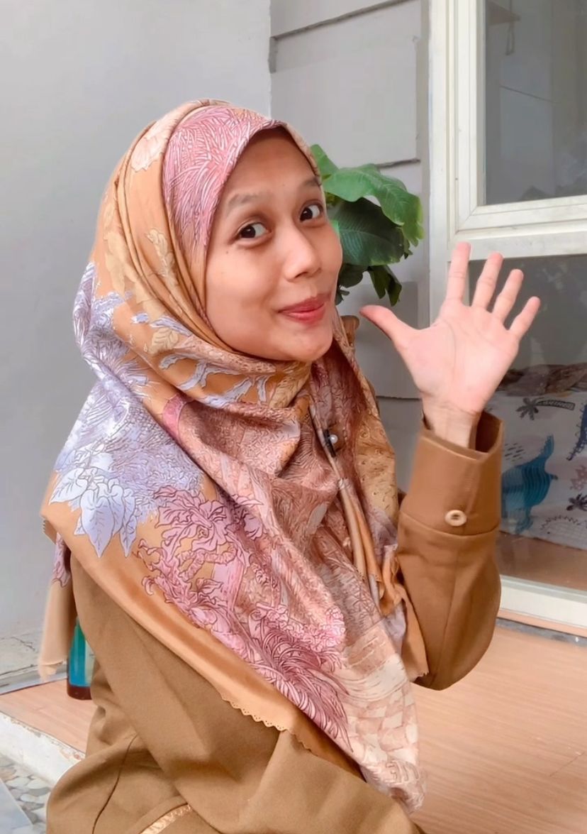 <center><br>VIRLYA CITRA DEWI, M.Pd. </center>